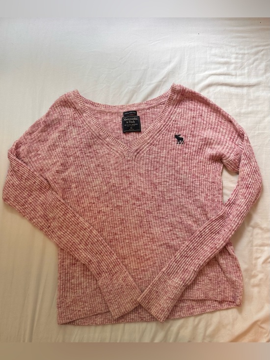 Abercrombie & Fitch Sweaters - Abercrombie & Fitch Heathered Pink V-Neck Sweater